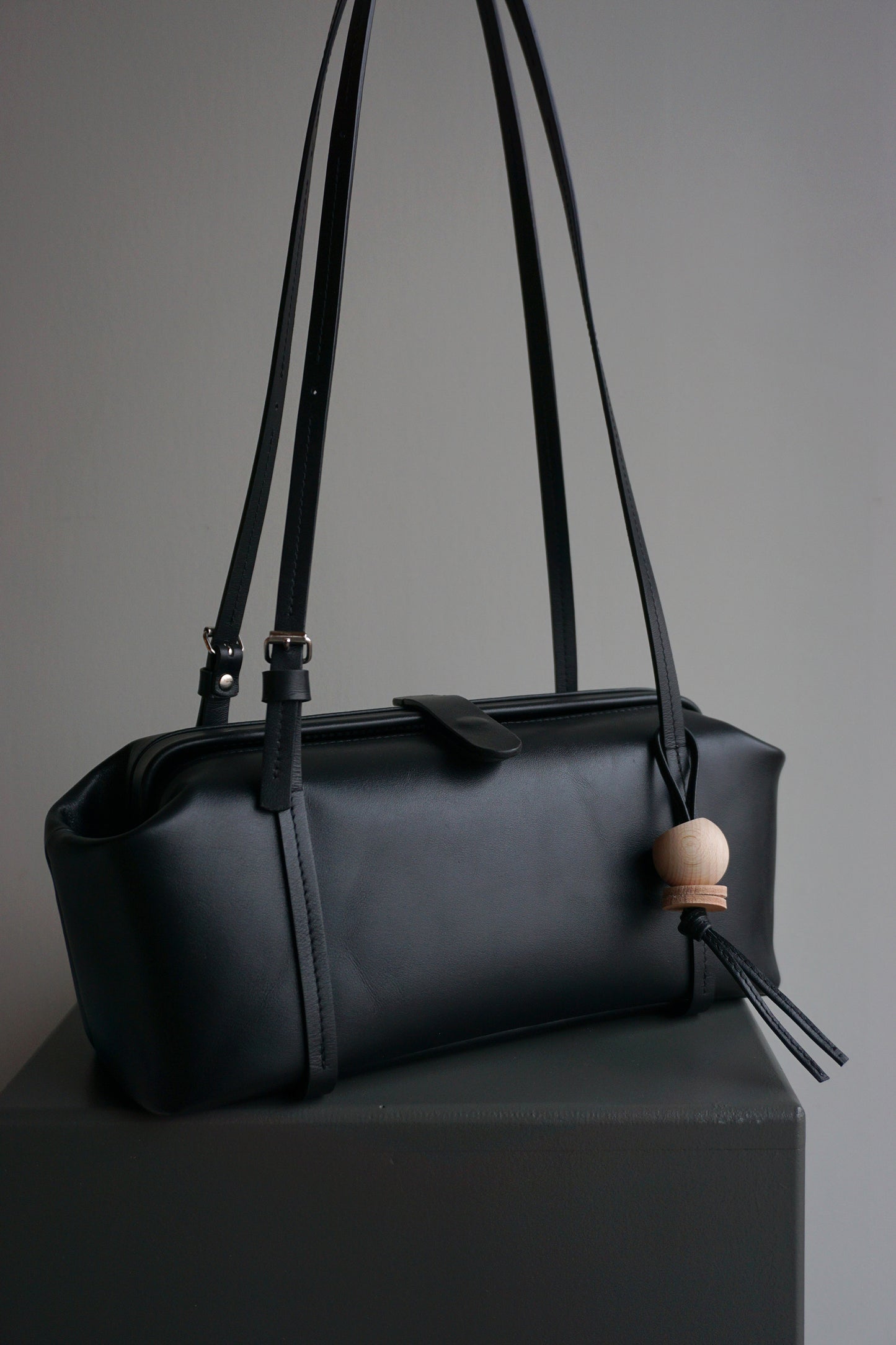 soon available - RAY frame bag - black leather