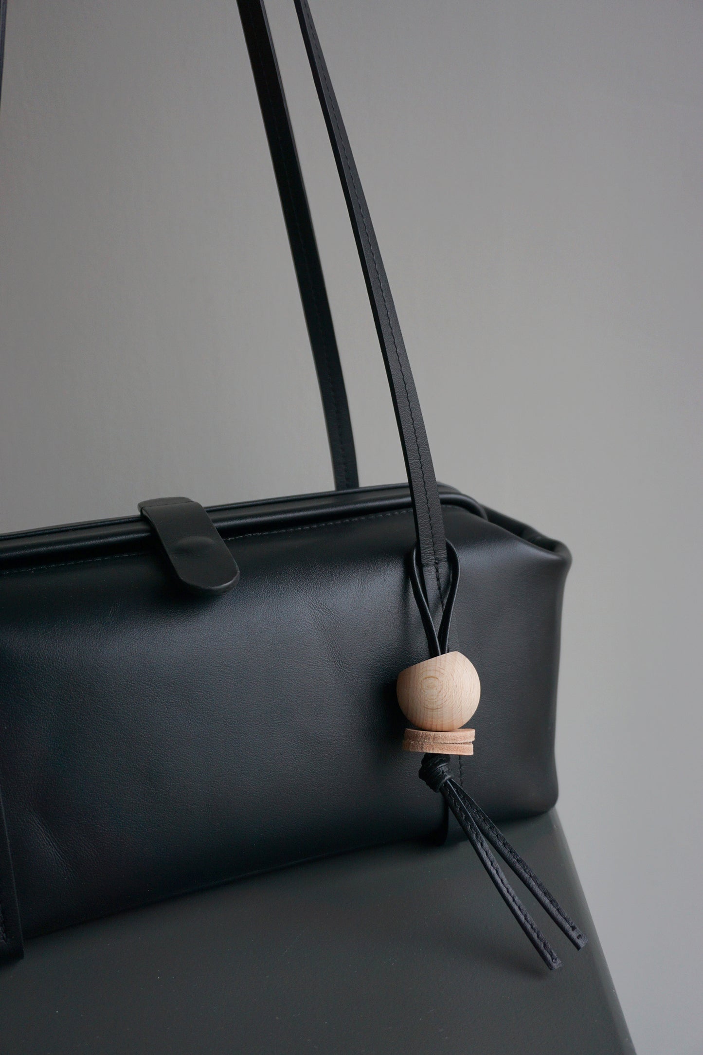 soon available - RAY frame bag - black leather
